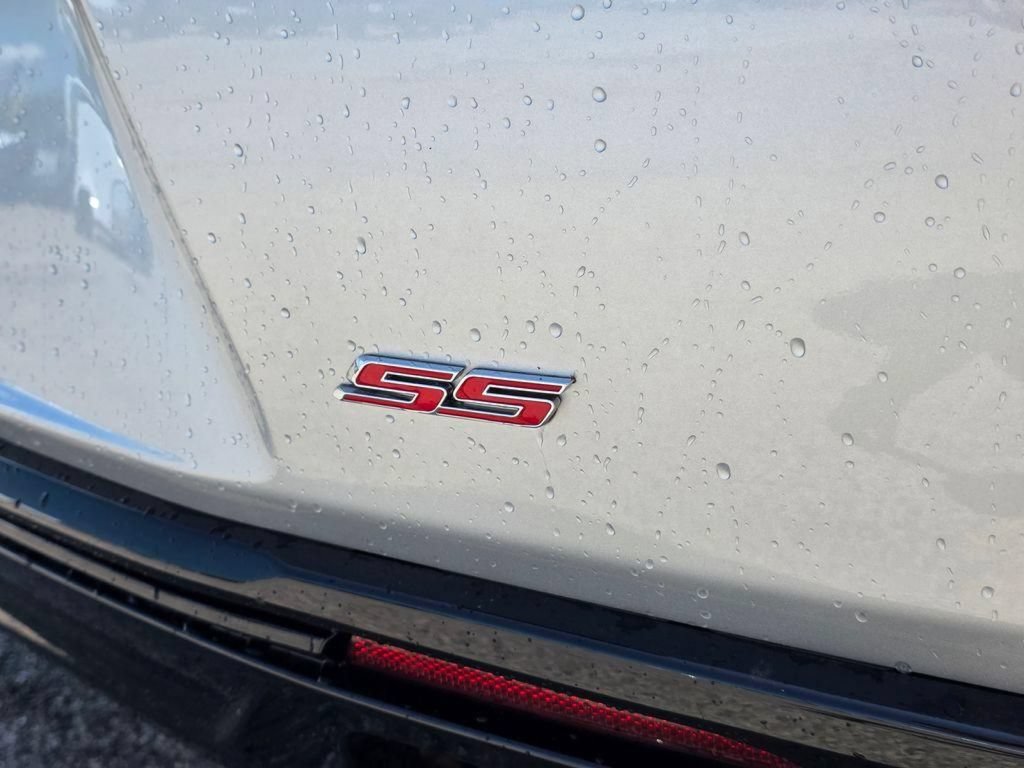 Used 2018 Chevrolet Camaro SS RWD image 12