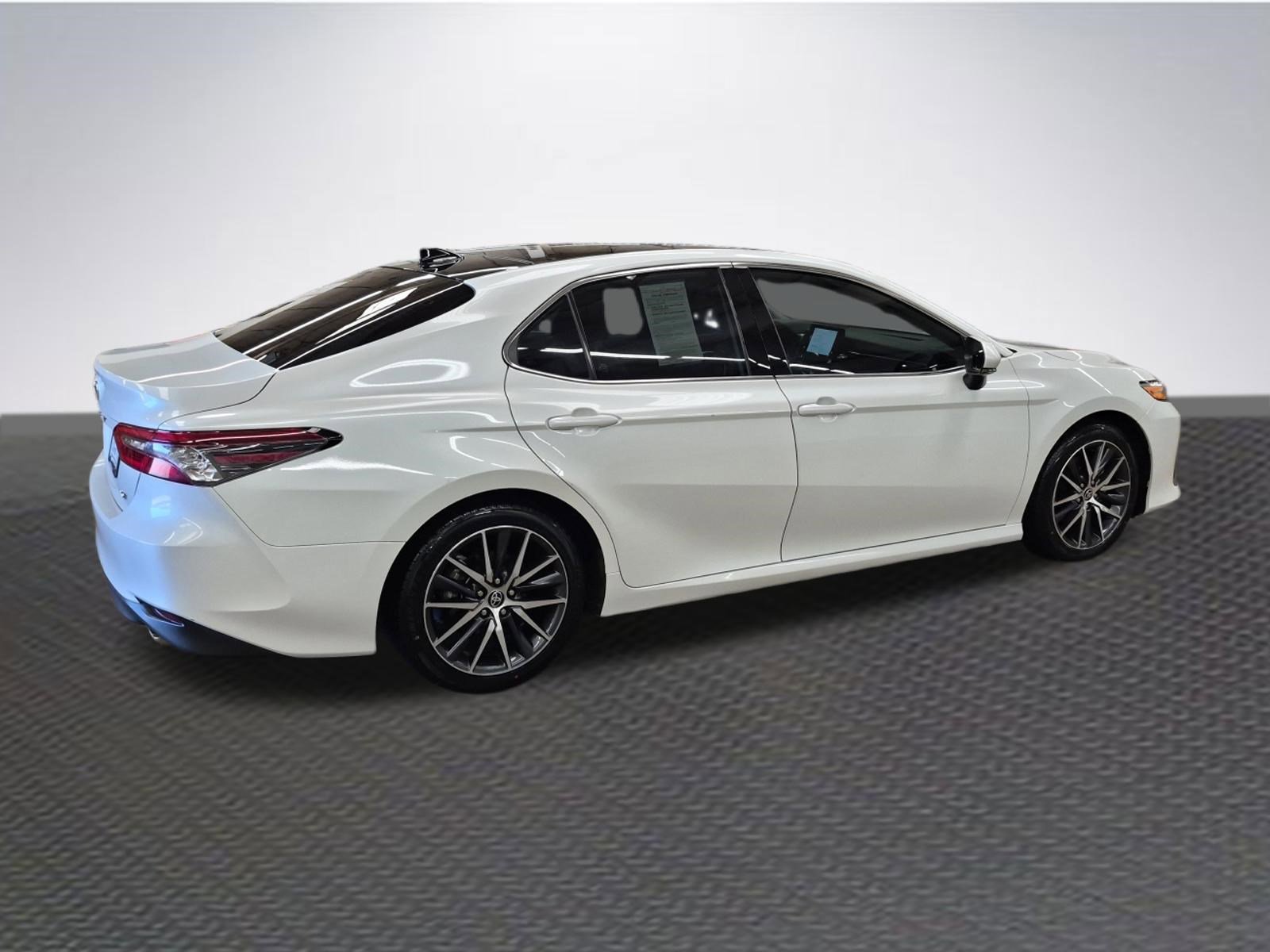 Used 2024 Toyota Camry XLE FWD image 4