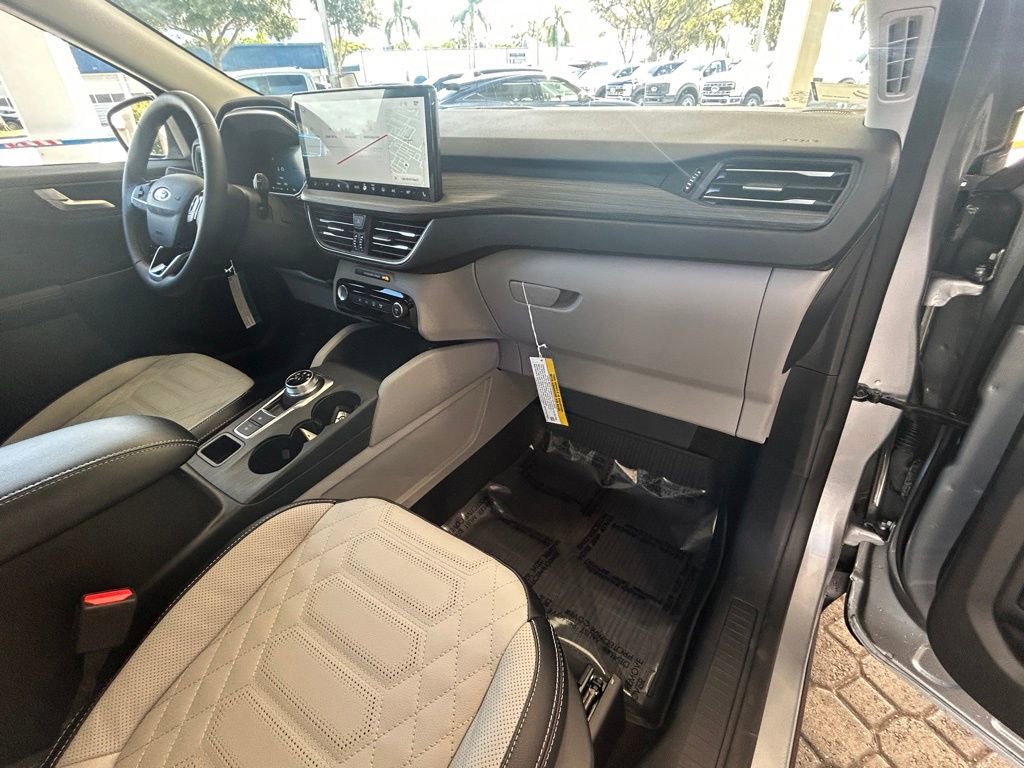 Certified 2024 Ford Escape SE w/ PHEV Premium Package FWD image 28