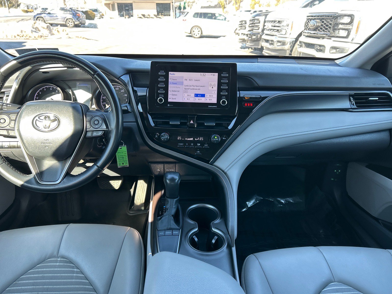 Used 2022 Toyota Camry SE image 6