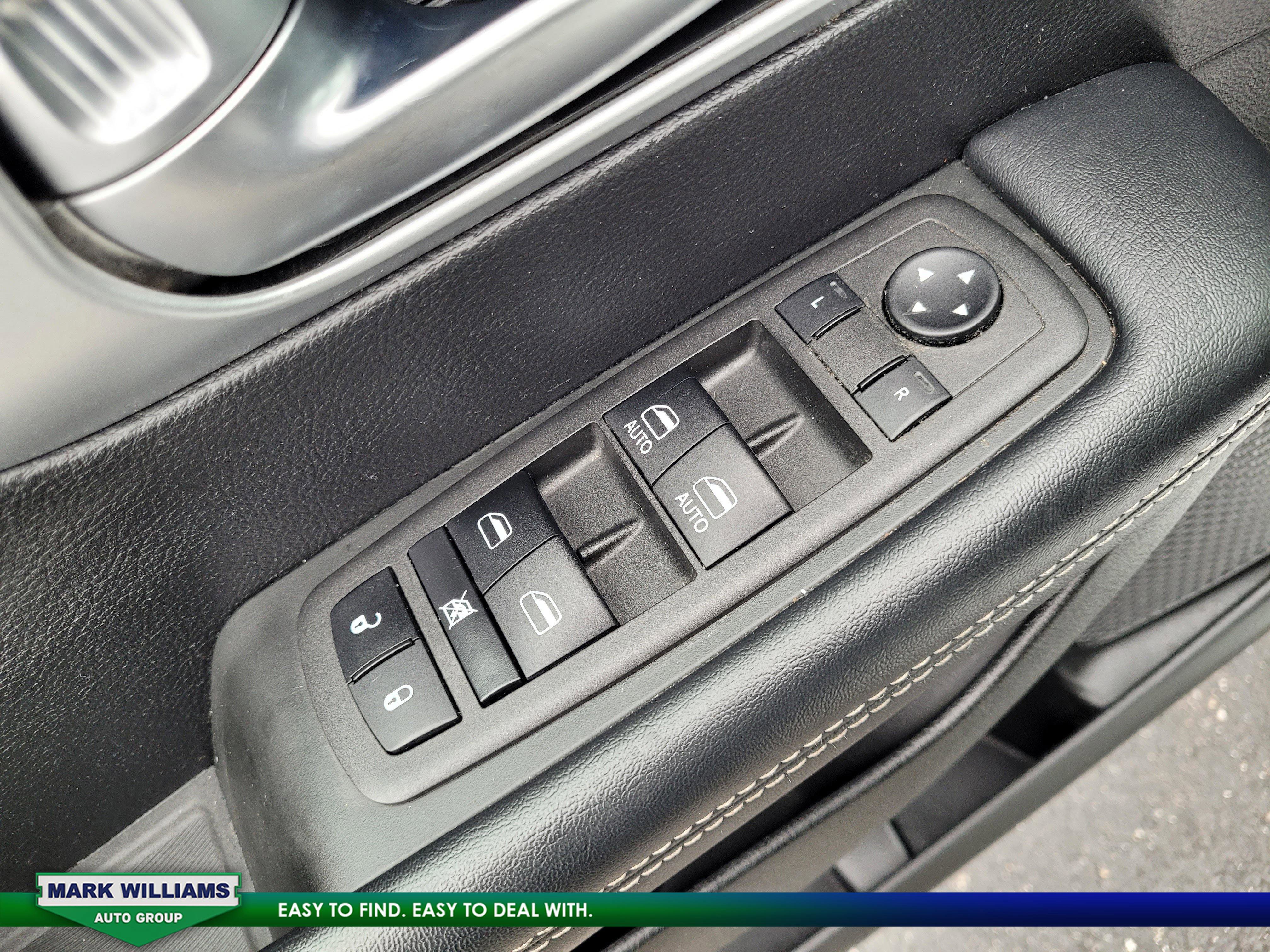 Used 2023 Chrysler Pacifica Touring-L w/ S Appearance Package image 28