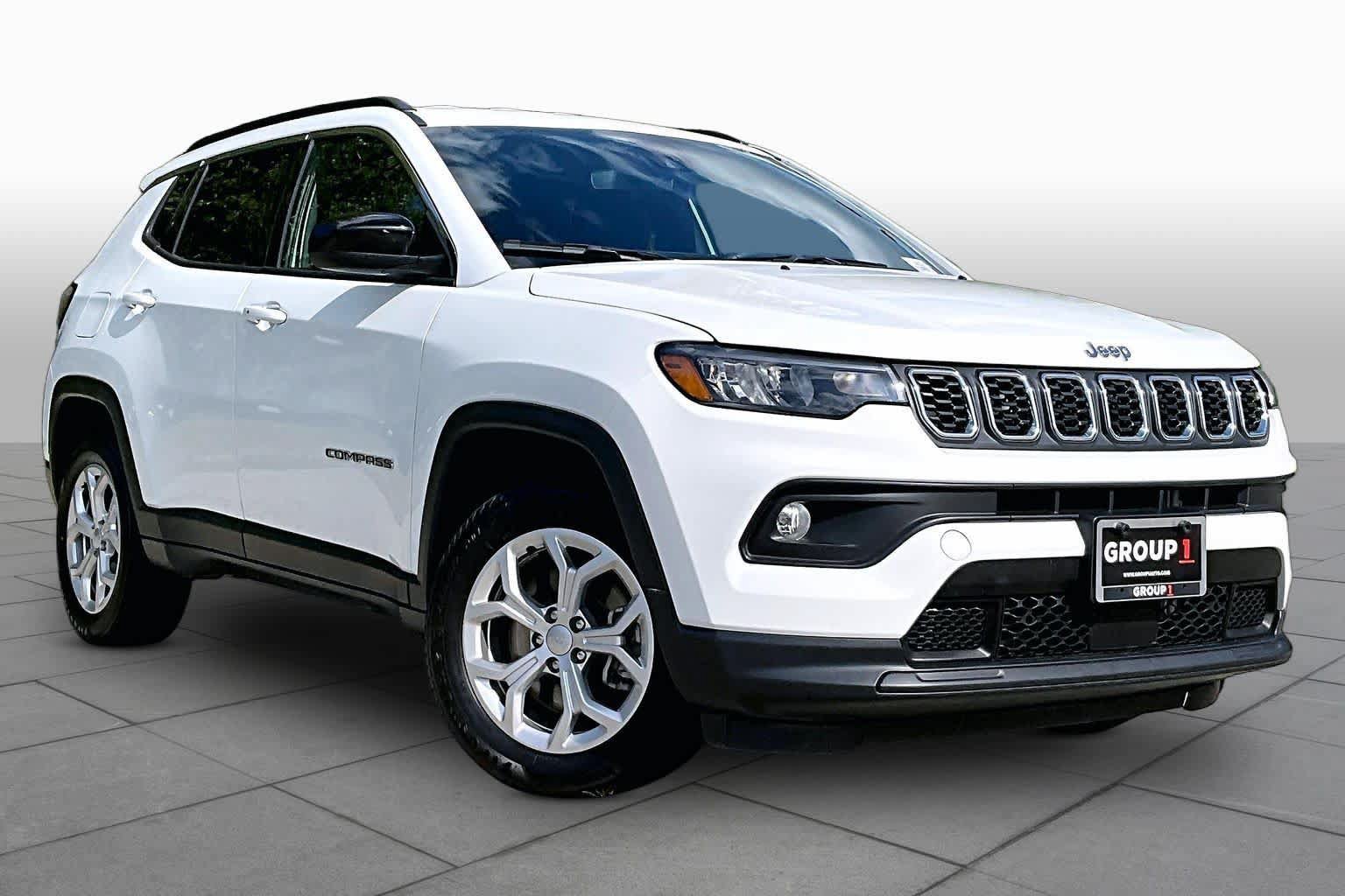 Used 2024 Jeep Compass Latitude AWD/4WD image 3