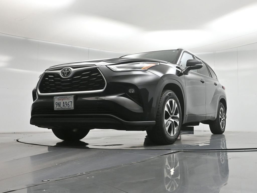 Used 2022 Toyota Highlander XLE FWD image 47