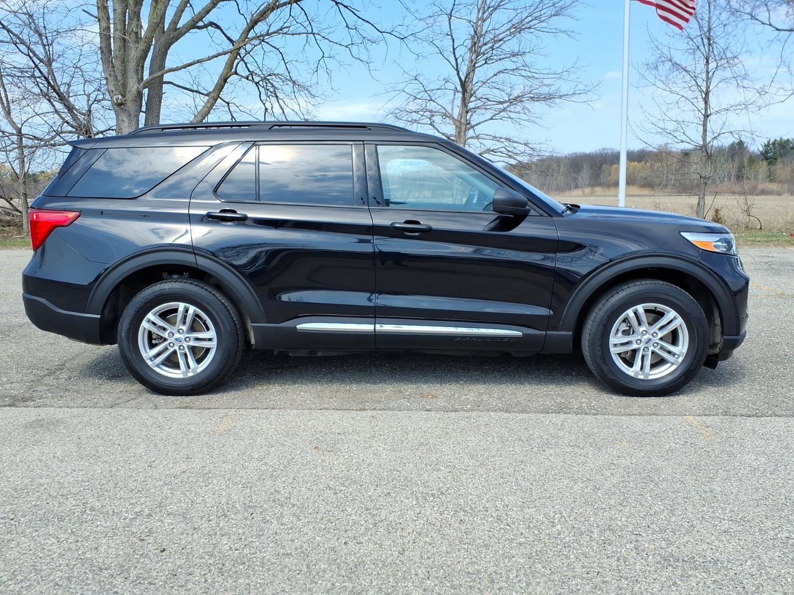 Certified 2023 Ford Explorer XLT w/ Equipment Group 202A AWD/4WD image 6