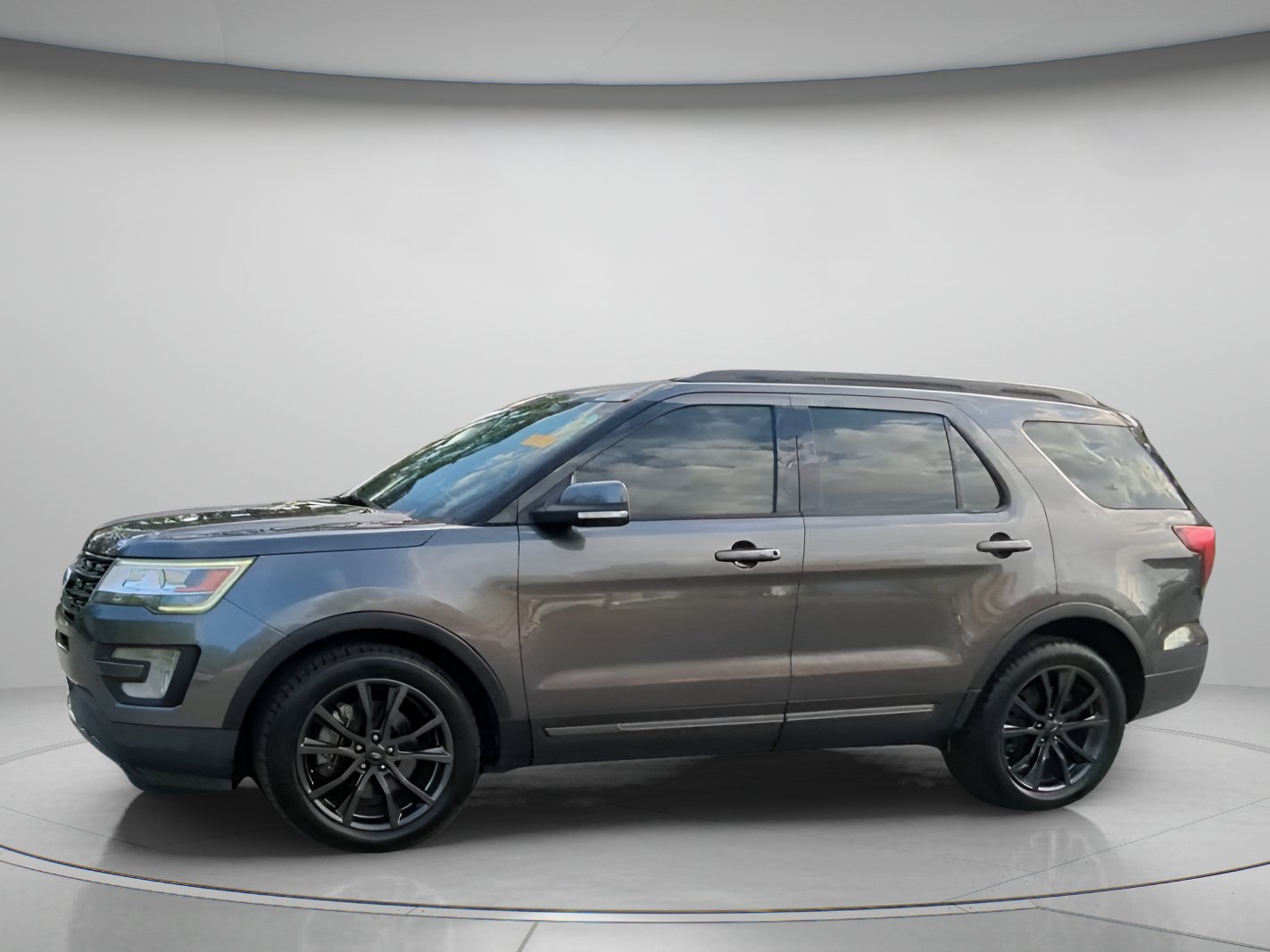 Certified 2017 Ford Explorer XLT w/ Equipment Group 202A FWD image 14
