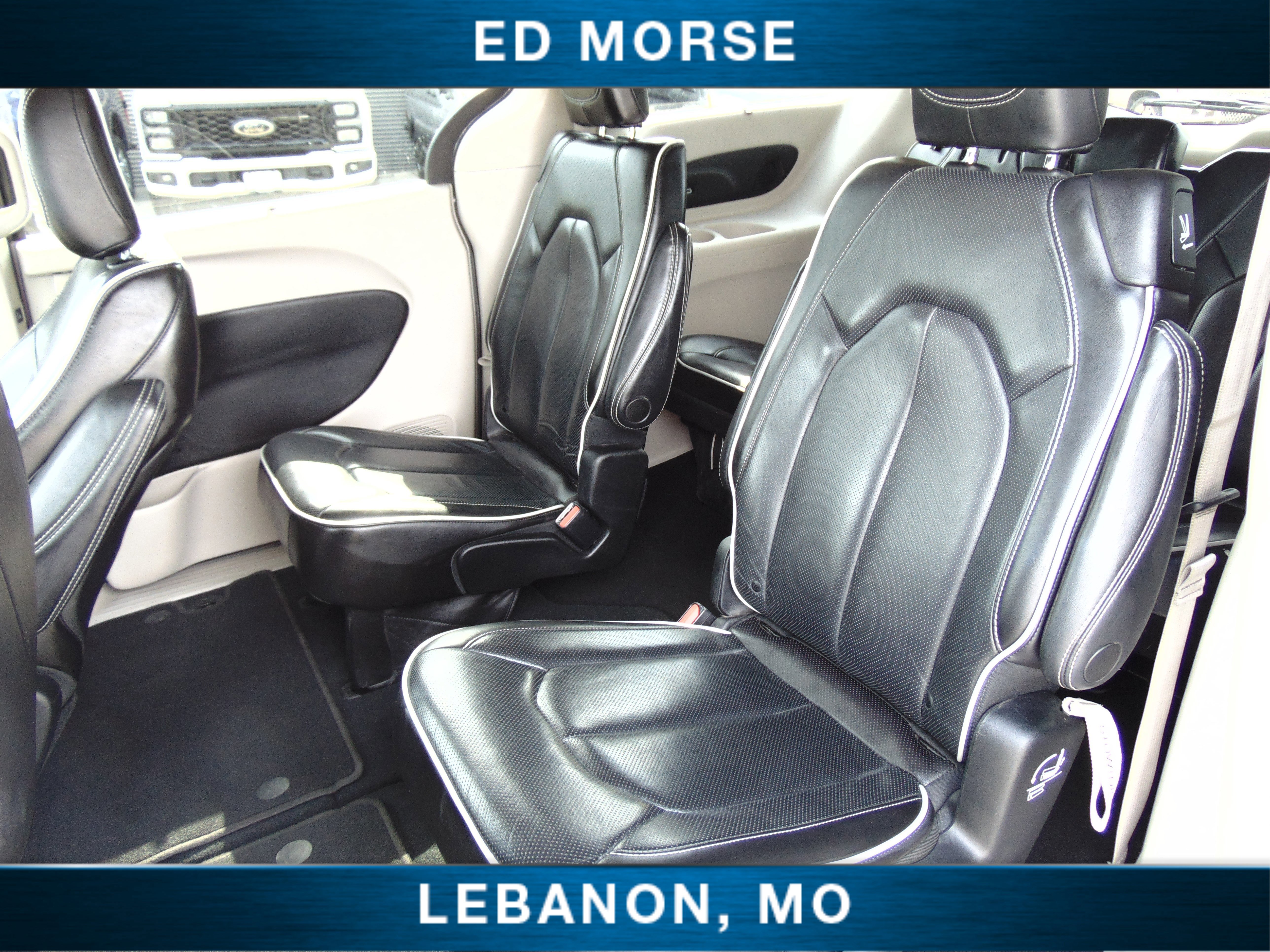 Used 2023 Chrysler Pacifica Limited image 11