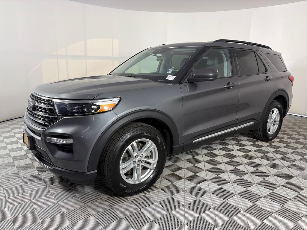 Certified 2024 Ford Explorer XLT w/ Equipment Group 202A image 3