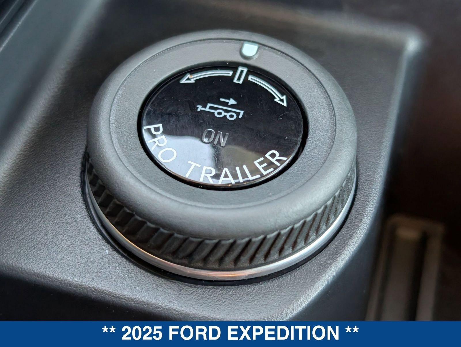 Certified 2025 Ford Expedition Active image 37
