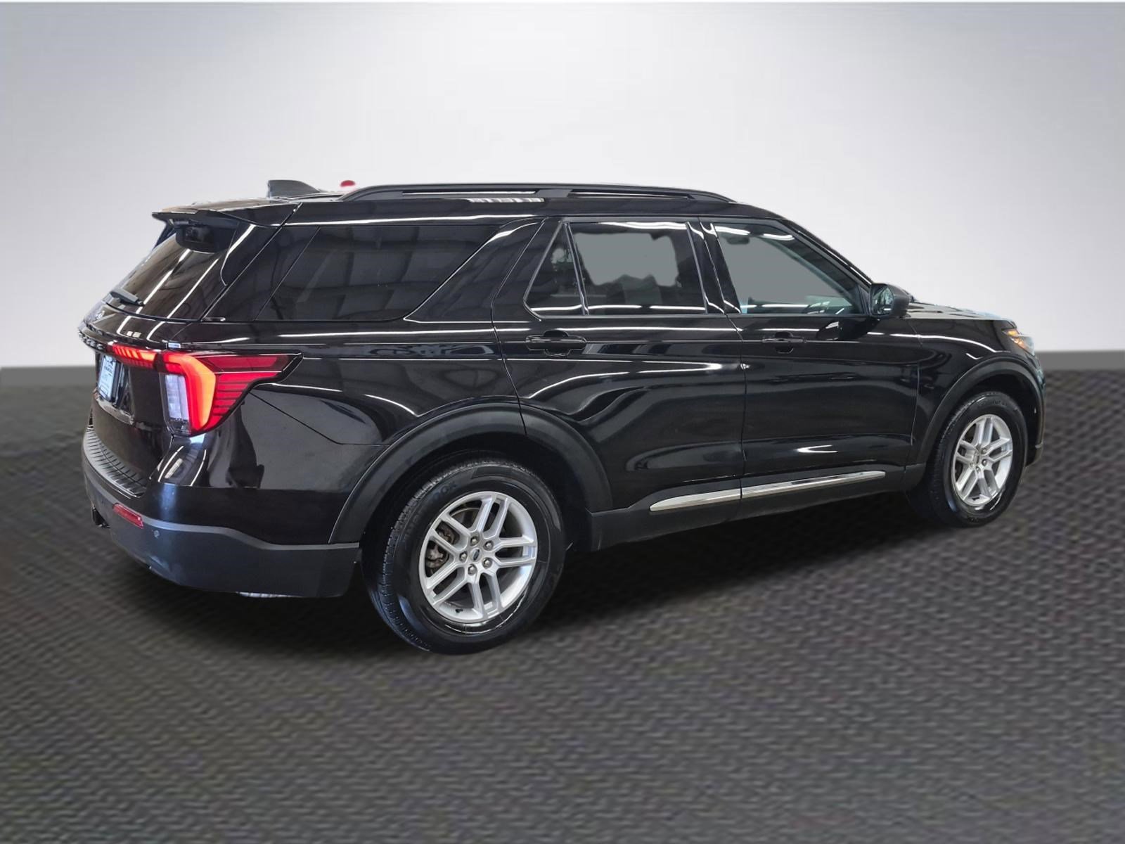Certified 2025 Ford Explorer Active image 4