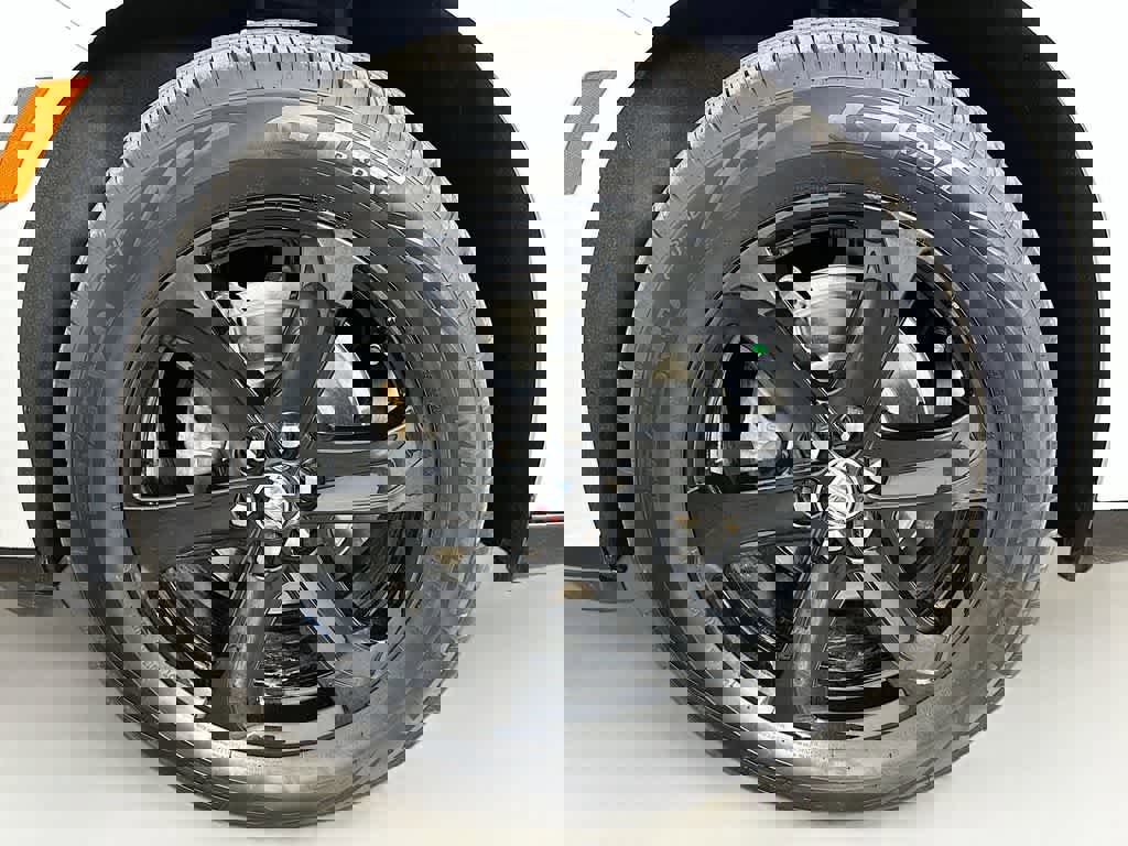 Used 2023 Buick Enclave Essence w/ Sport Touring Edition image 8