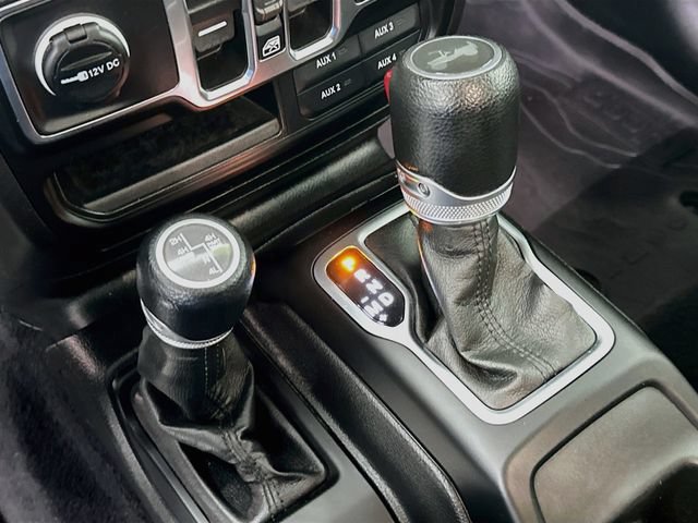 Used 2023 Jeep Wrangler Unlimited AWD/4WD image 24