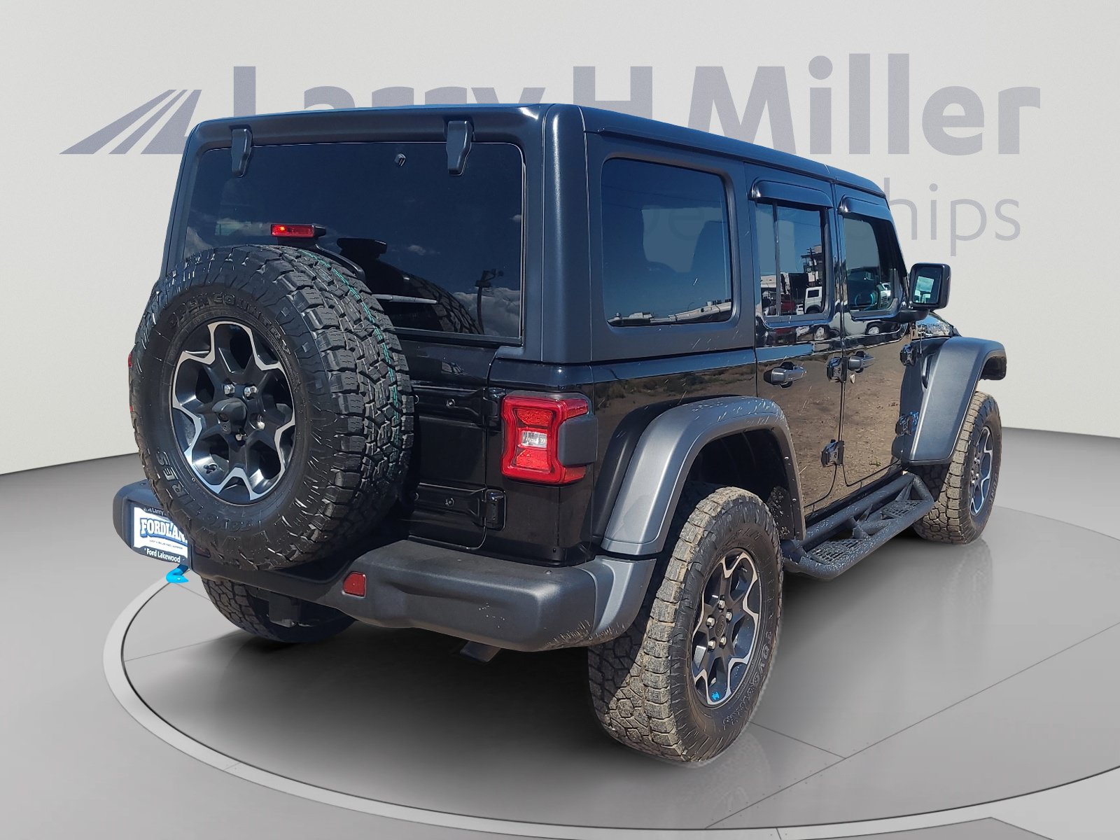 Used 2023 Jeep Wrangler Unlimited Rubicon 4xe w/ Steel Bumper Group AWD/4WD image 5