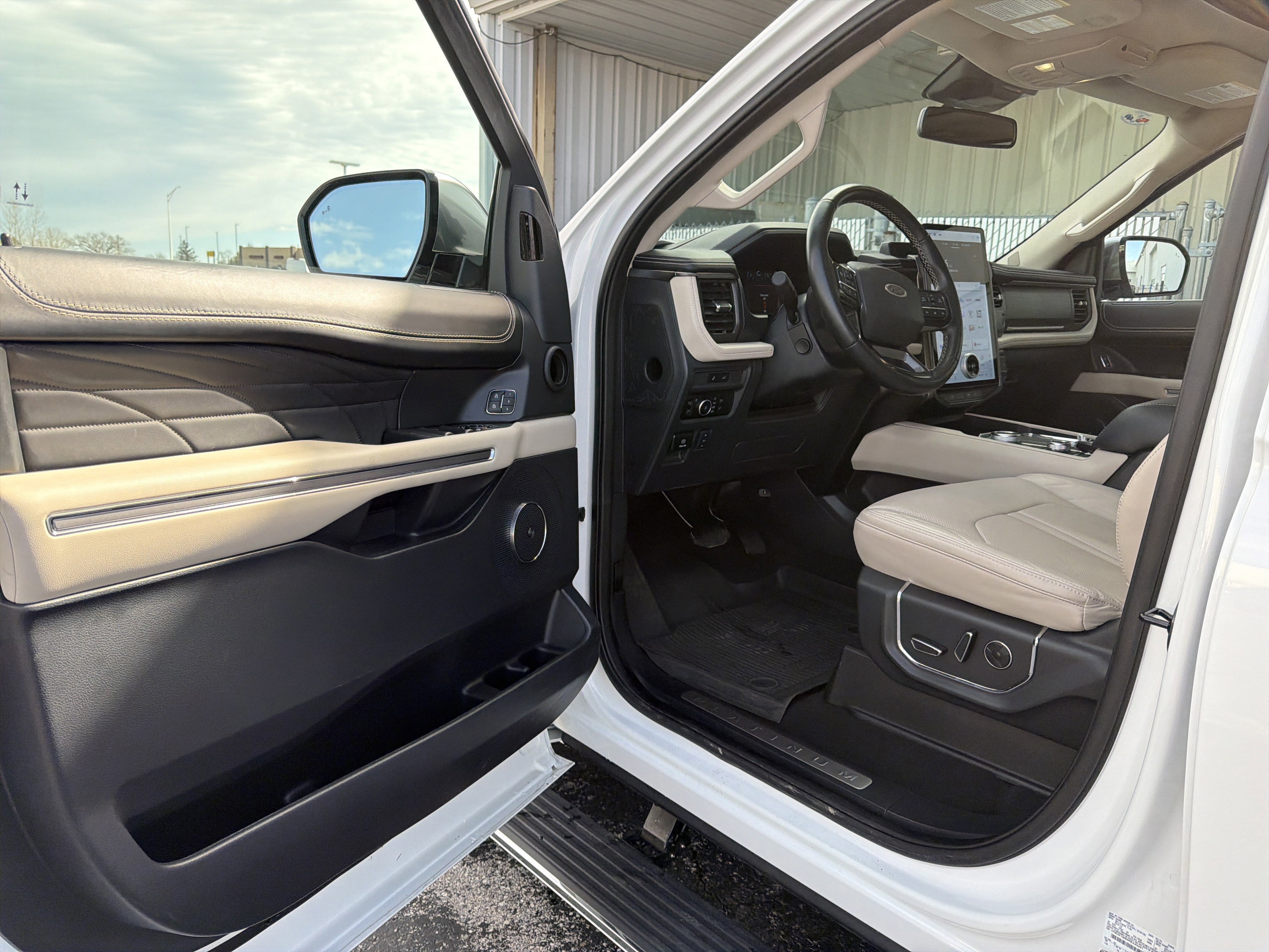 Certified 2024 Ford Expedition Max Platinum image 21