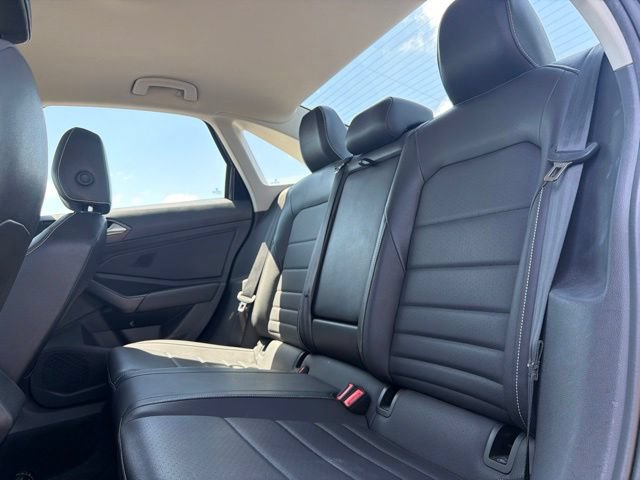 Used 2024 Volkswagen Jetta SE FWD image 13