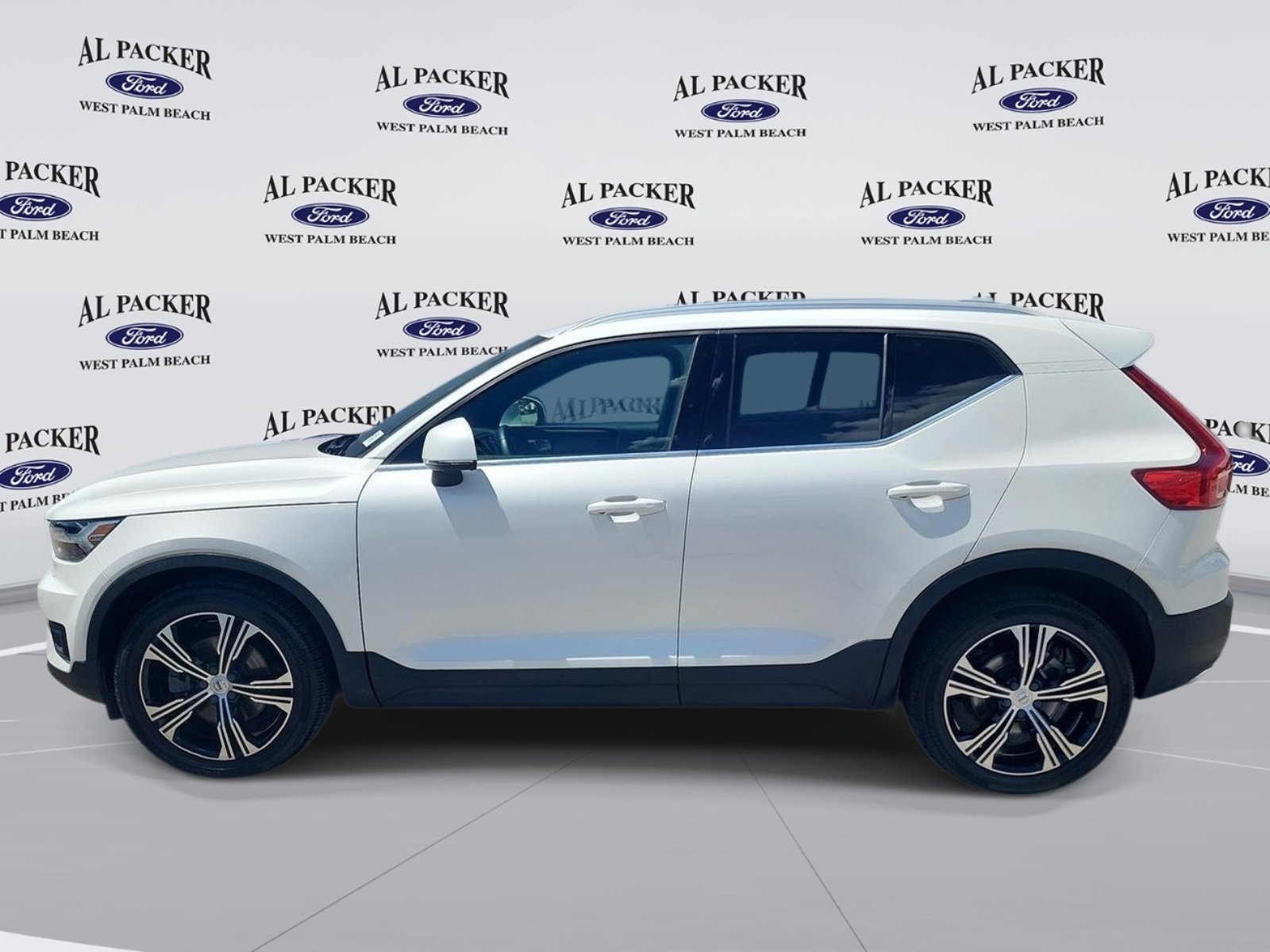 Used 2020 Volvo XC40 T4 Inscription w/ Protection Package Premier FWD image 2