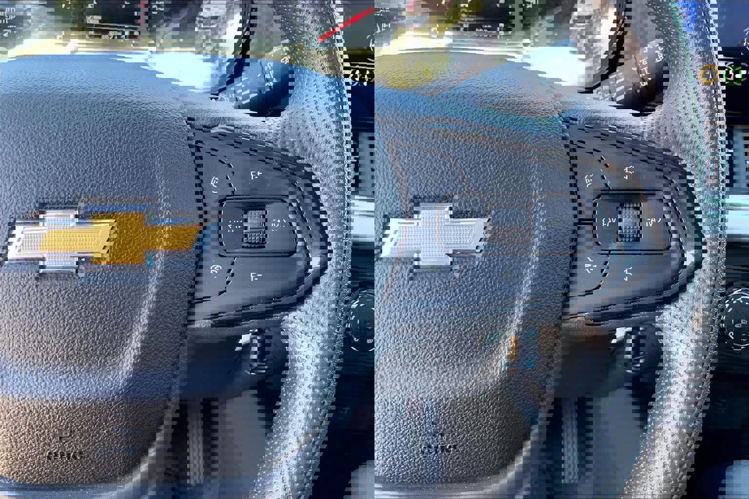 Used 2025 Chevrolet Trax LS image 25