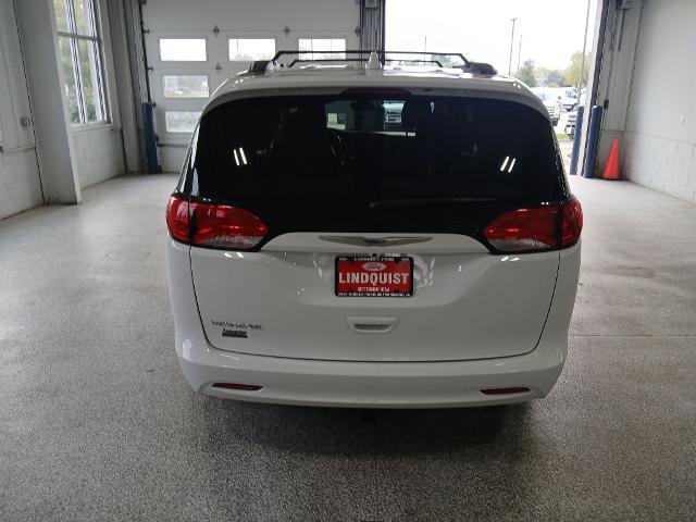 Used 2020 Chrysler Voyager Lxi image 4
