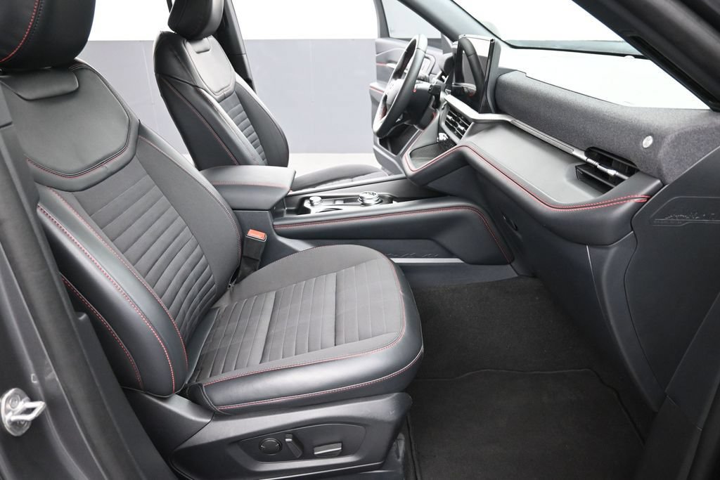 Certified 2025 Ford Explorer ST-Line AWD/4WD image 14