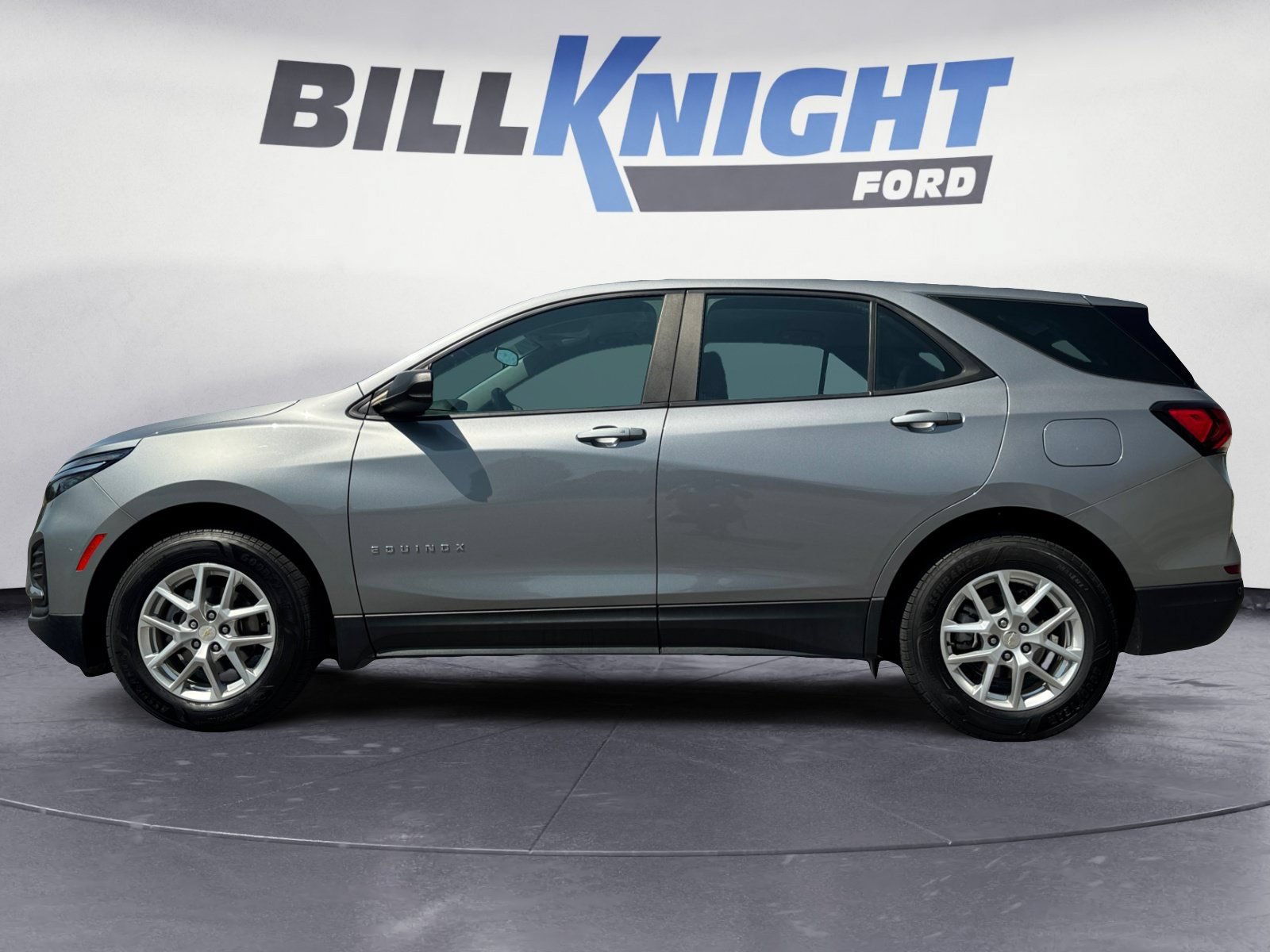 Used 2024 Chevrolet Equinox LS w/ Driver Confidence II Package FWD image 2