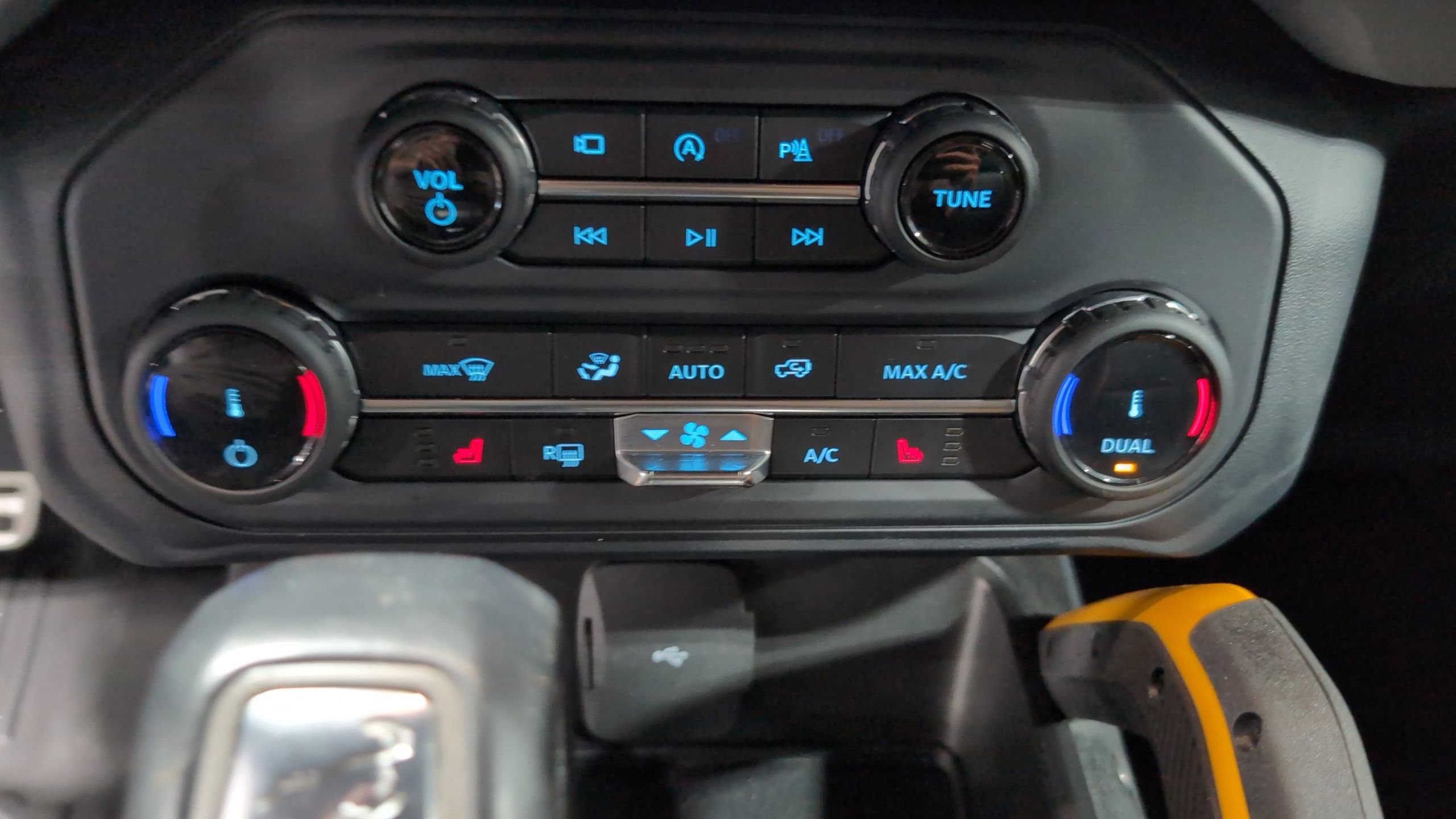 Certified 2022 Ford Bronco Badlands w/ Sasquatch Package AWD/4WD image 25
