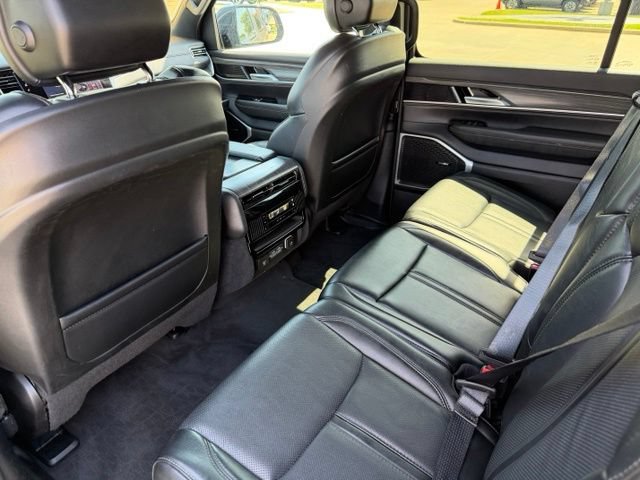 Used 2024 Jeep Wagoneer L Series II w/ Flexible Seating Group RWD image 21