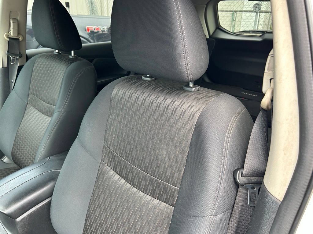 Used 2018 Nissan Rogue S w/ S Value Package AWD/4WD image 12