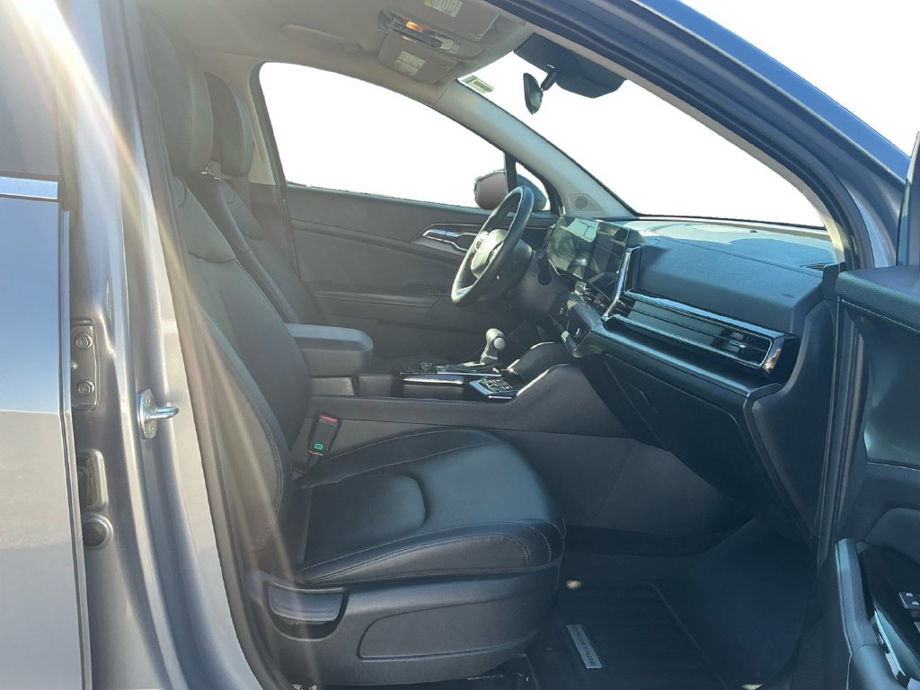 Used 2025 Kia Sportage EX FWD image 22