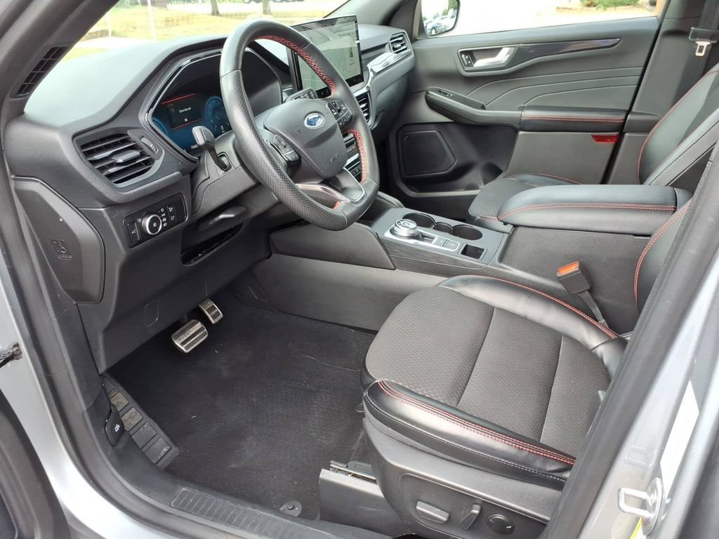 Certified 2023 Ford Escape ST-Line Select w/ Tech Pack #2 AWD/4WD image 10
