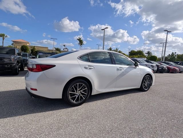 Used 2017 Lexus ES 350 w/ Luxury Package FWD image 4