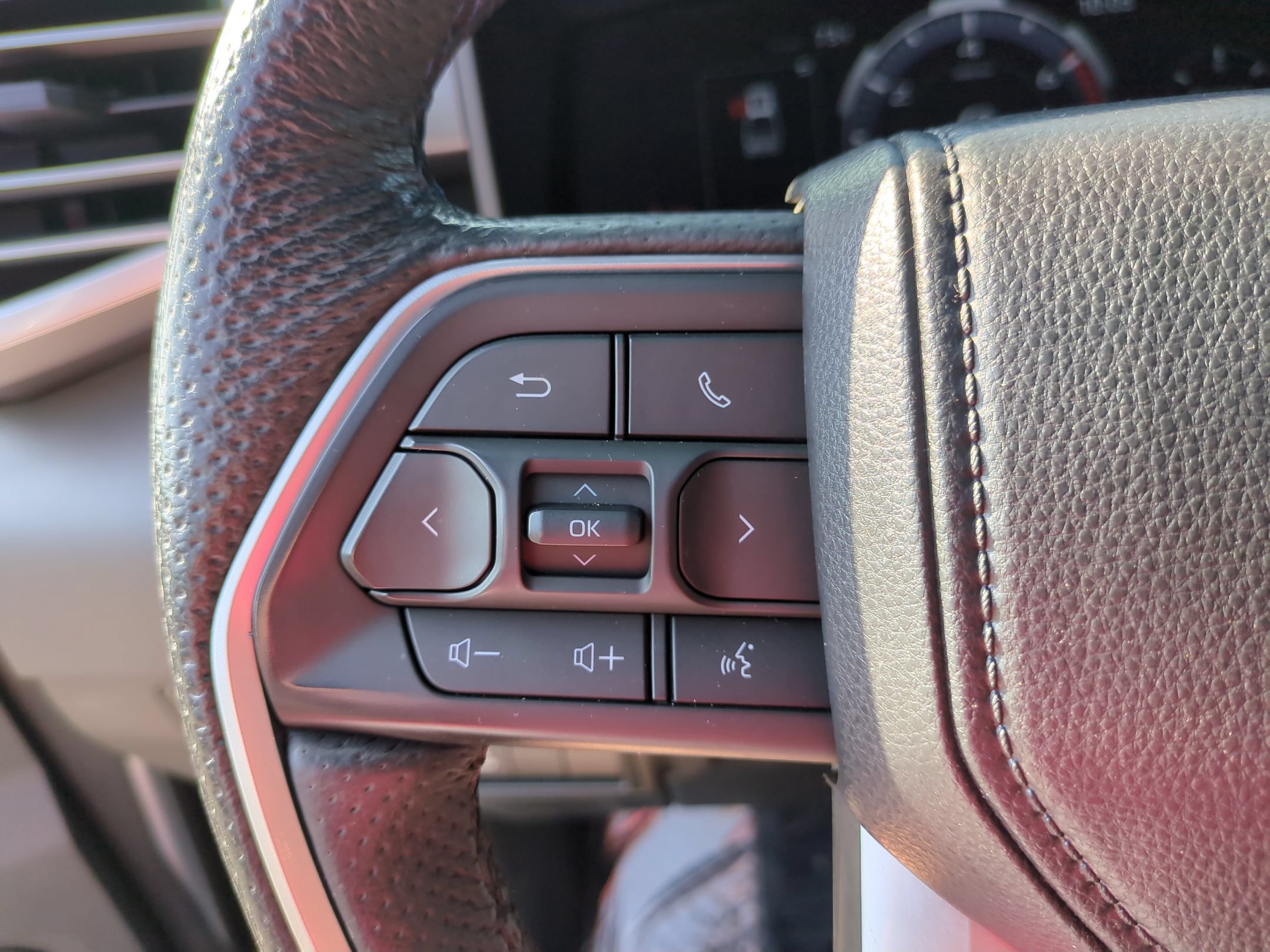 Used 2025 Toyota Tundra Platinum w/ TRD Off-Road Package AWD/4WD image 19