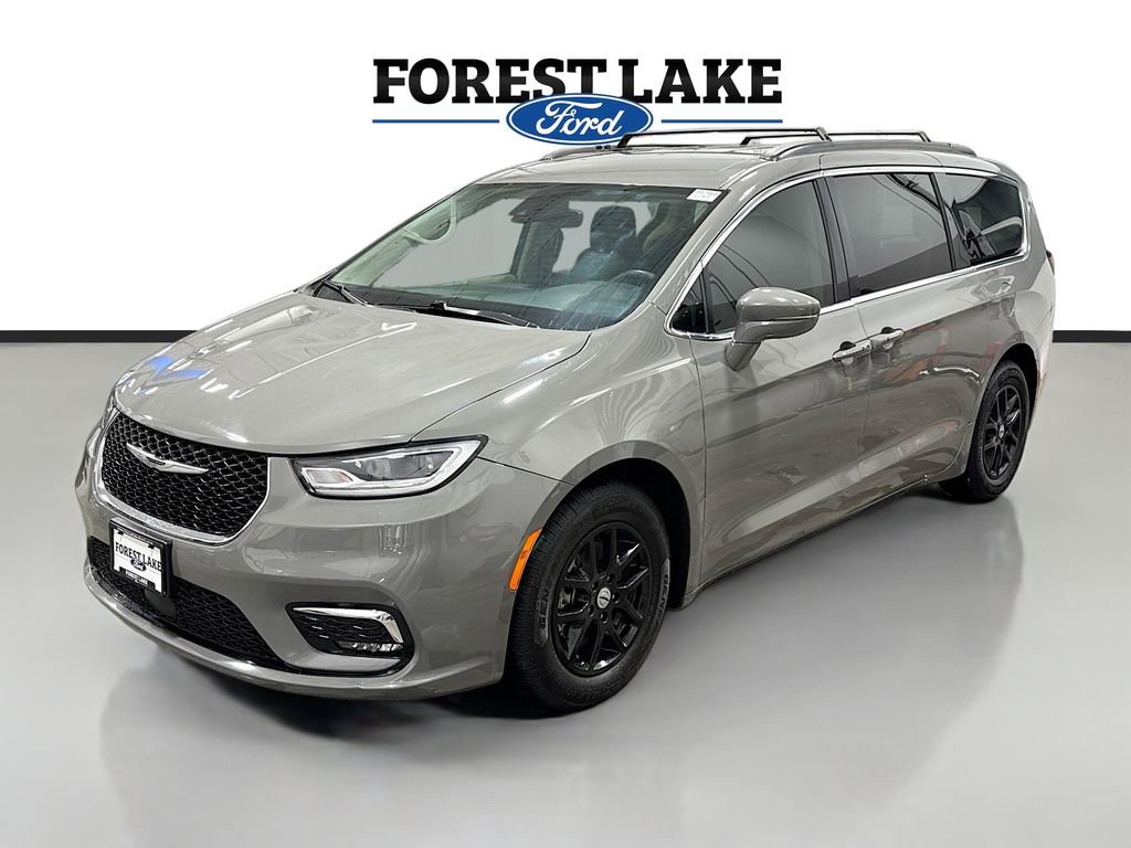 Used 2022 Chrysler Pacifica Touring-L FWD image 3