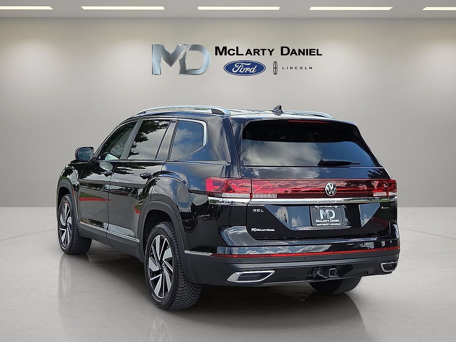 Used 2024 Volkswagen Atlas SEL AWD/4WD image 4
