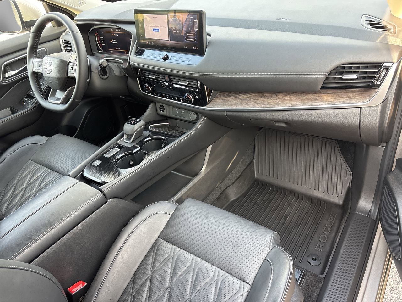 Used 2025 Nissan Rogue Platinum w/ Platinum Premium Package image 11