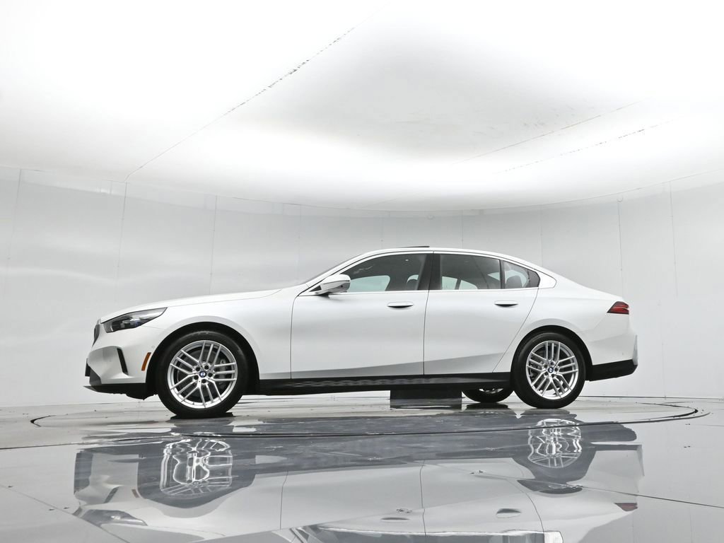 Used 2025 BMW 530i xDrive w/ Premium Package image 23
