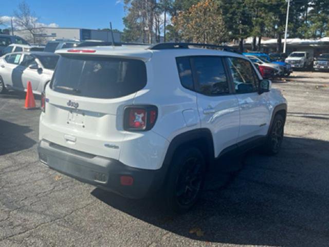 Used 2018 Jeep Renegade Latitude w/ Popular Equipment Group image 5