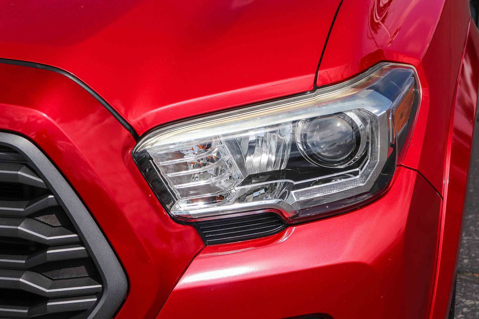 Used 2020 Toyota Tacoma TRD Sport w/ Technology Package RWD image 10