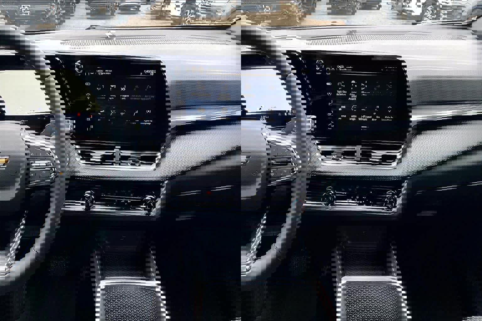 Used 2025 Chevrolet Equinox LT image 6