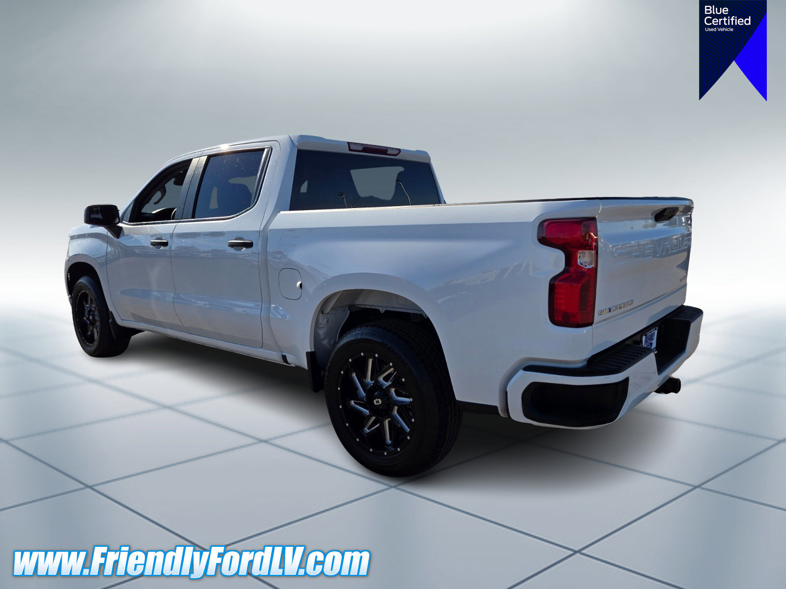 Used 2023 Chevrolet Silverado 1500 Custom image 3