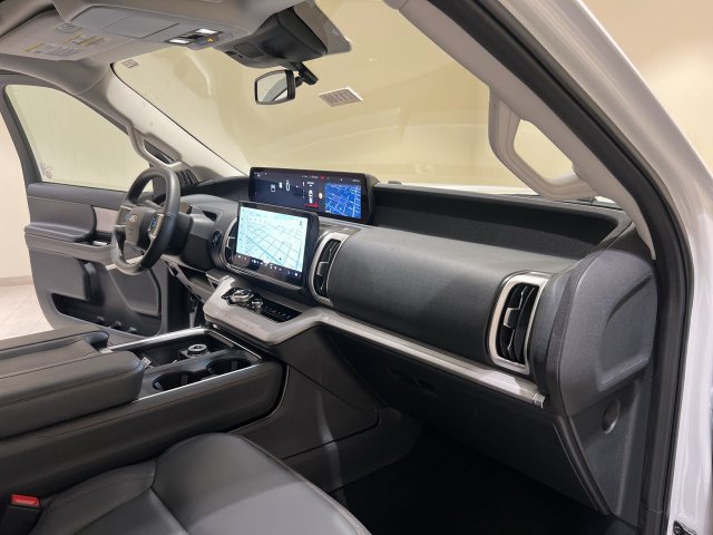 Certified 2025 Ford Expedition Active AWD/4WD image 27