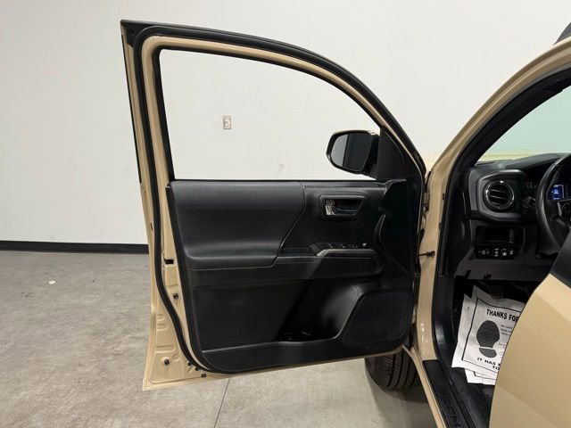 Used 2017 Toyota Tacoma TRD Off-Road image 13