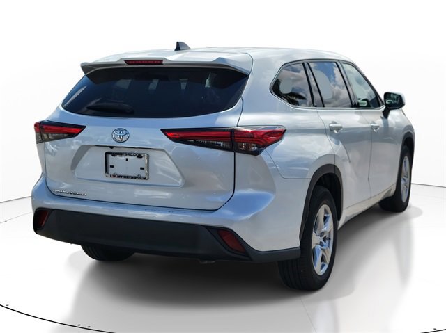 Used 2022 Toyota Highlander L image 3