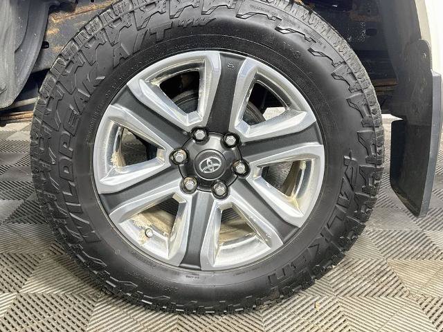 Used 2017 Toyota Tacoma Limited w/ Tow Package AWD/4WD image 32