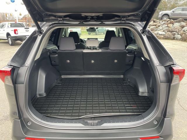 Used 2020 Toyota RAV4 XLE w/ Convenience Package image 11