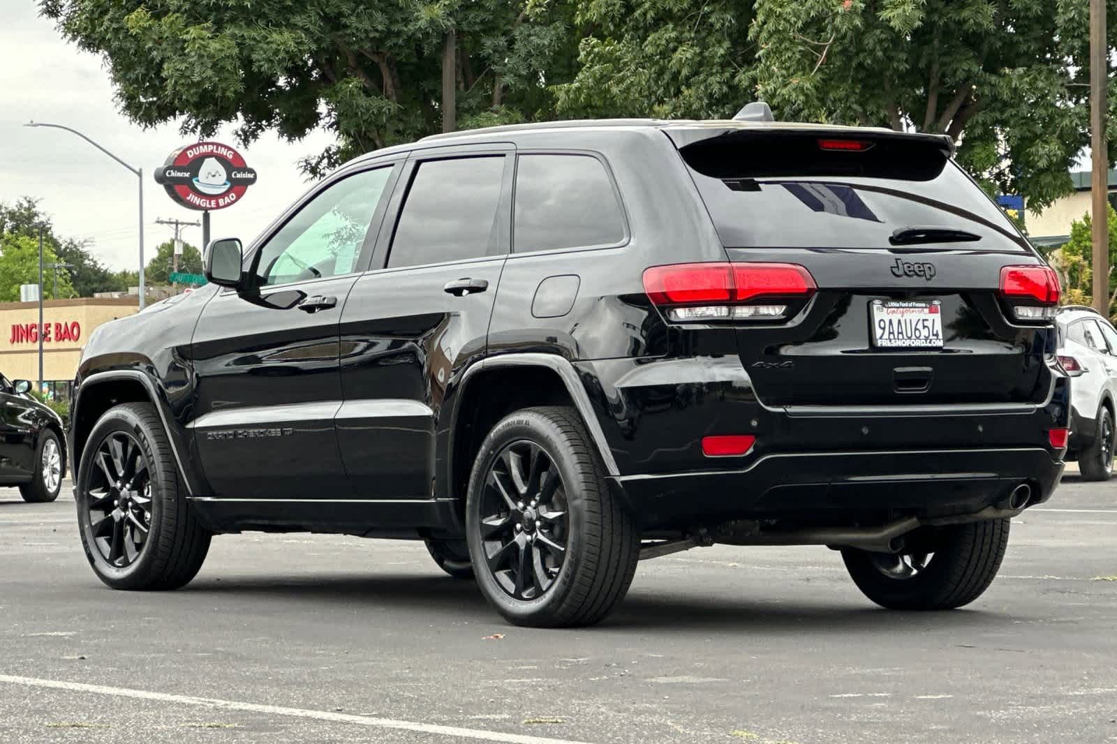 Used 2022 Jeep Grand Cherokee Laredo X AWD/4WD image 6