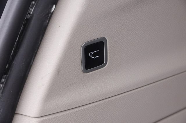 Used 2021 Chrysler Voyager Lxi FWD image 8