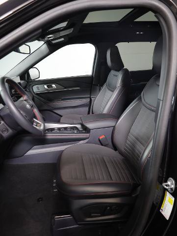 Certified 2025 Ford Explorer ST-Line w/ Premium Package AWD/4WD image 9