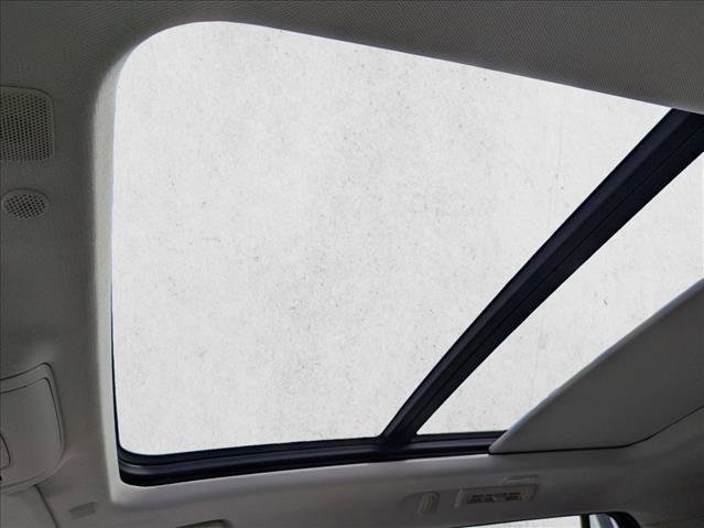 Used 2024 GMC Yukon XL Denali image 16