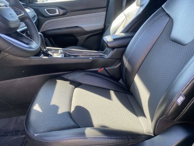 Used 2024 Jeep Compass Latitude AWD/4WD image 15
