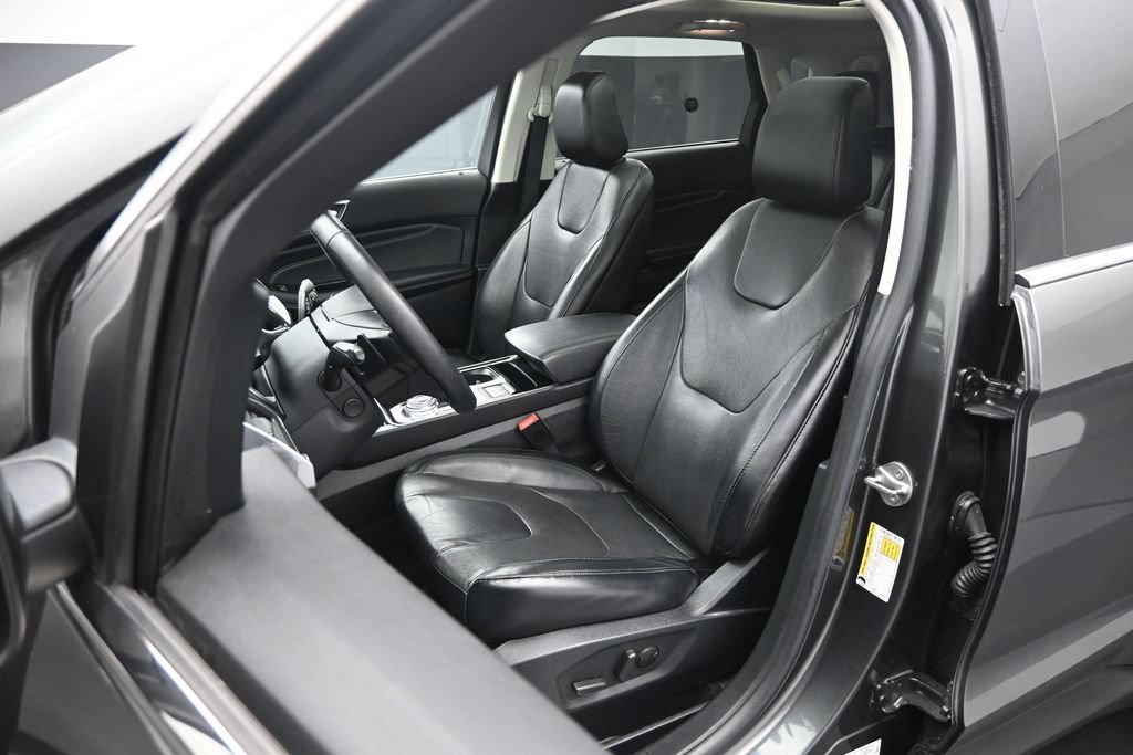 Certified 2020 Ford Edge Titanium w/ Equipment Group 301A AWD/4WD image 9