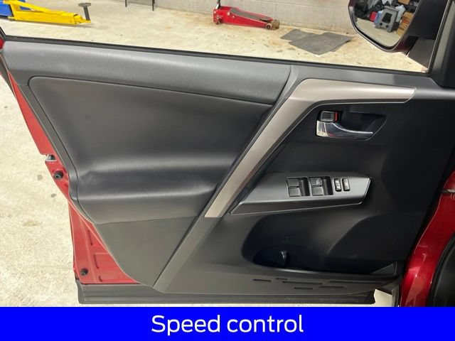 Used 2017 Toyota RAV4 XLE AWD/4WD image 21